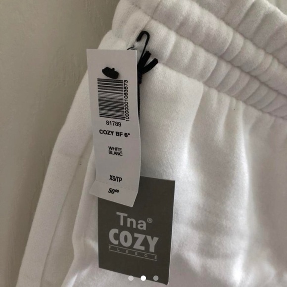 Aritzia TNA white sweatshort Womens size XS - Picture 2 of 3